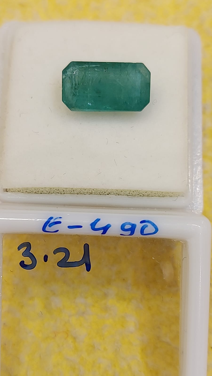 3.21 Carat Natural Emerald Stone