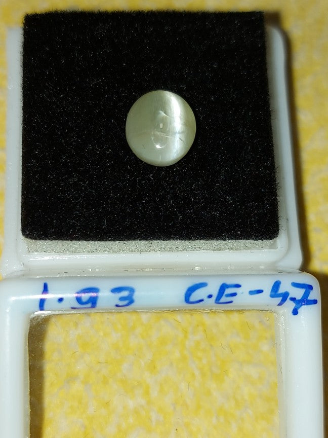 1.93 Carat Natural Cats Eye Stone