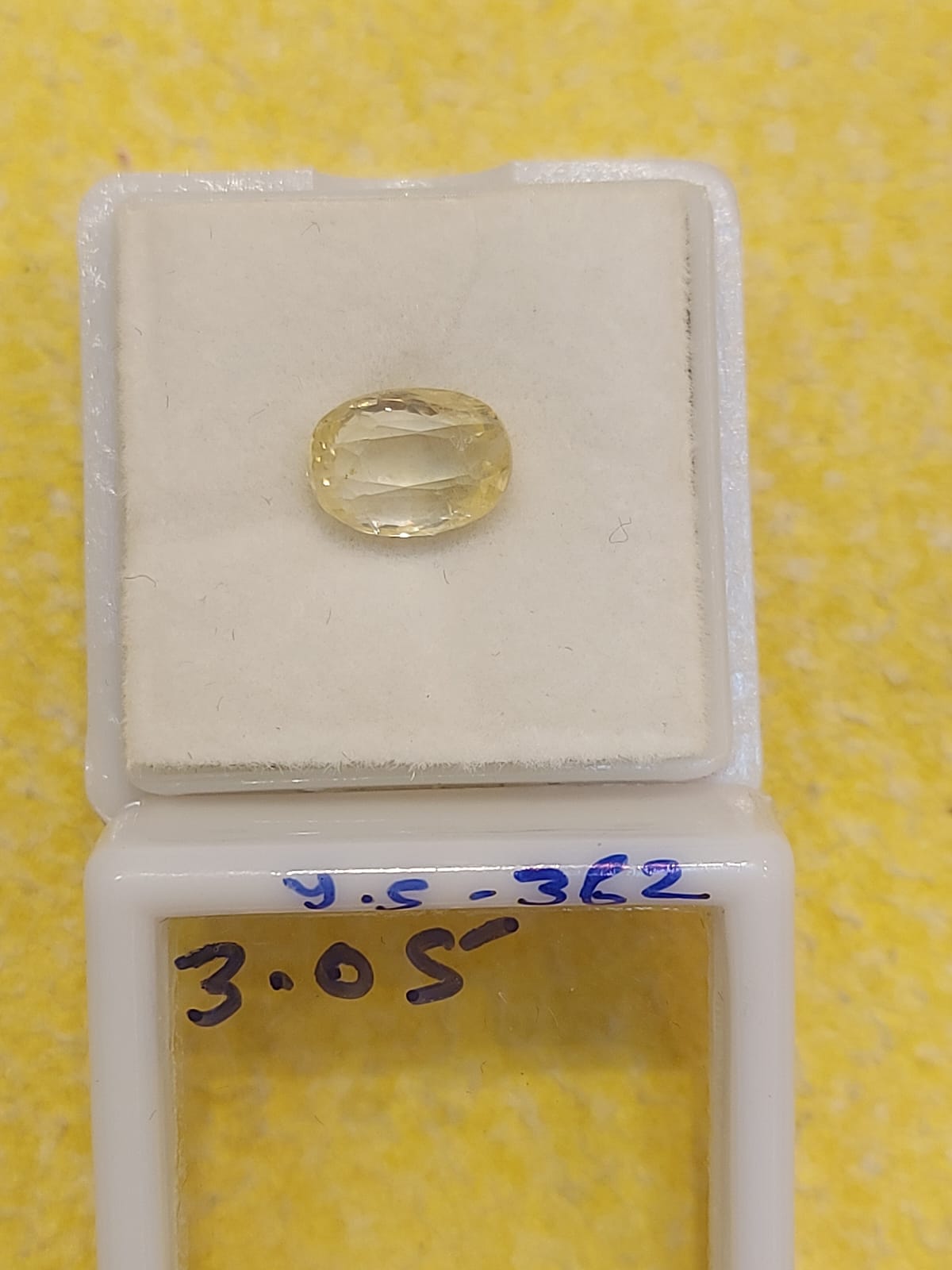 3.05 Y.S-362 Carat Natural Yellow Sapphire Stone